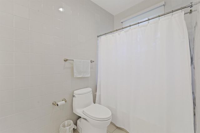 1019 Grand Court, Highland Beach, FL 33487