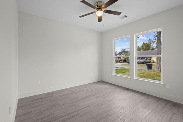 1815 N 19th Street, Nederland, TX 77627