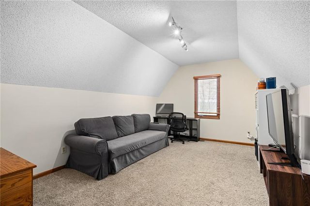 5826 Oakview Street, Shawnee, KS 66216