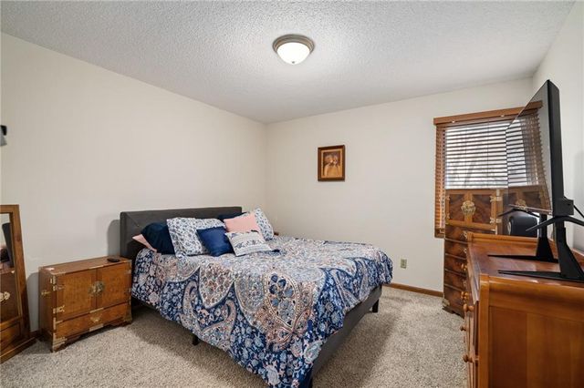 5826 Oakview Street, Shawnee, KS 66216