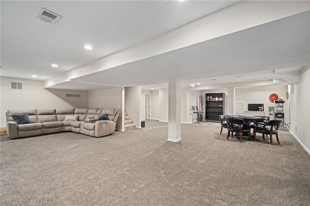 5826 Oakview Street, Shawnee, KS 66216