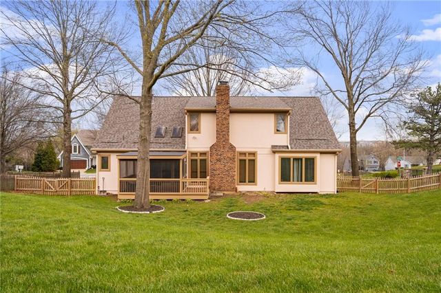 5826 Oakview Street, Shawnee, KS 66216