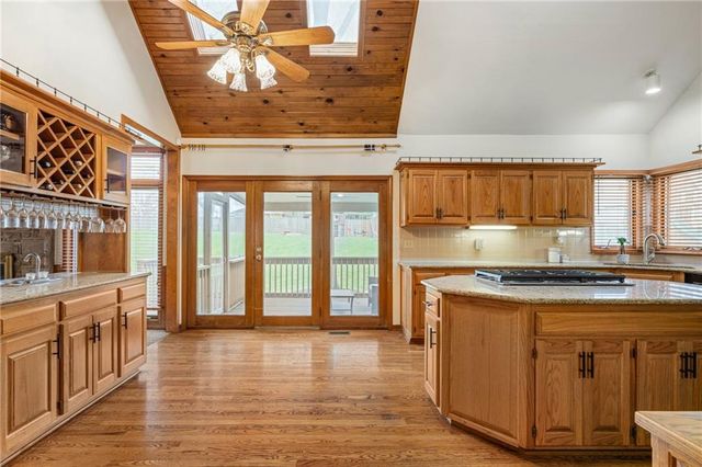 5826 Oakview Street, Shawnee, KS 66216