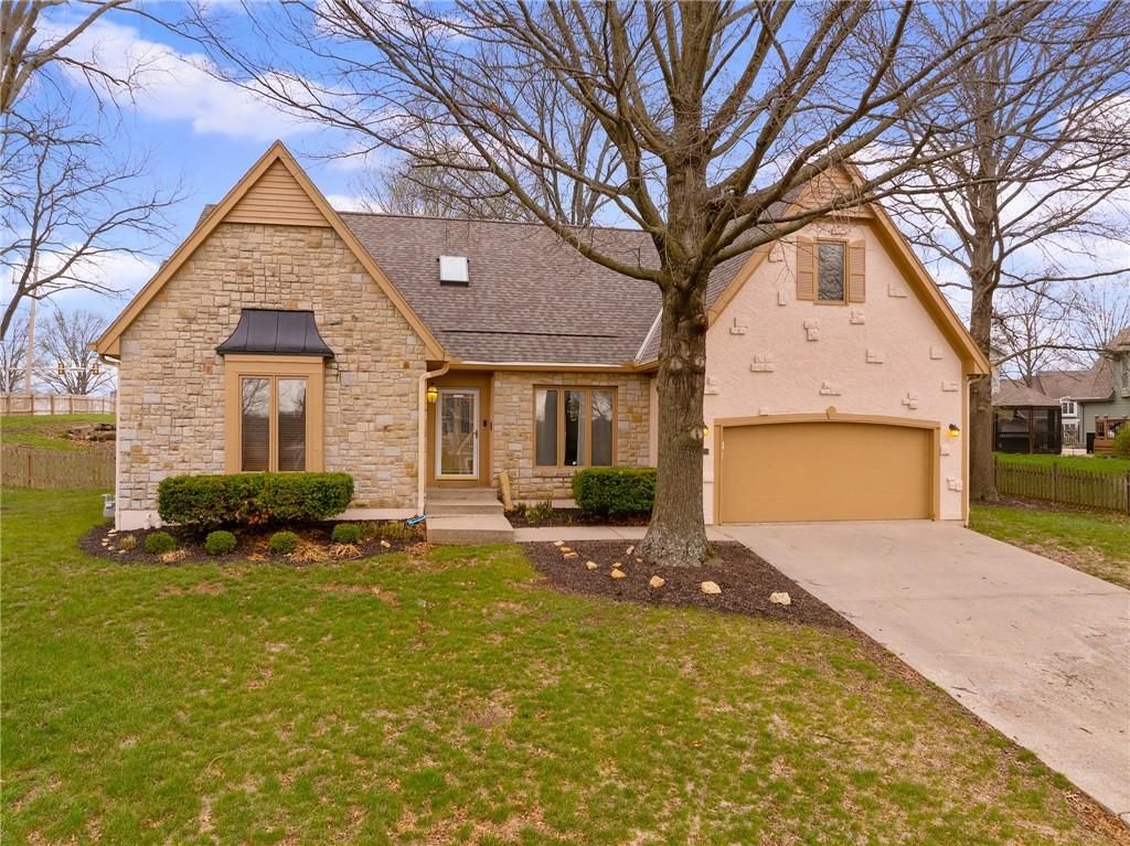 5826 Oakview Street, Shawnee, KS 66216