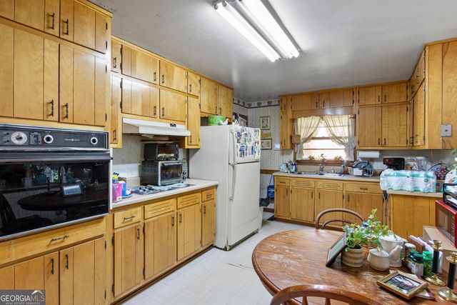 6520 Rickenbacker Circle, Morrow, GA 30260