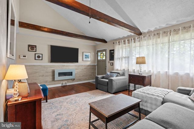 106 HOLLY DR, Hatboro, PA 19040