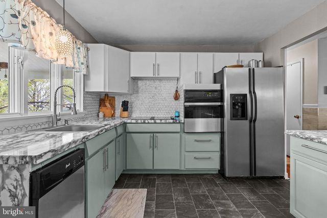 106 HOLLY DR, Hatboro, PA 19040