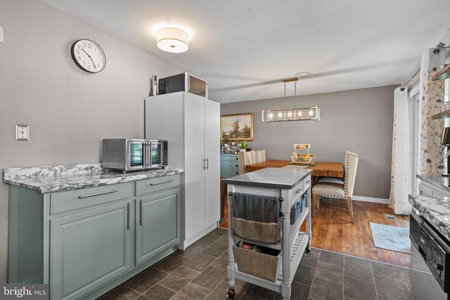 106 HOLLY DR, Hatboro, PA 19040