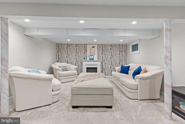 106 HOLLY DR, Hatboro, PA 19040