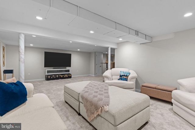 106 HOLLY DR, Hatboro, PA 19040