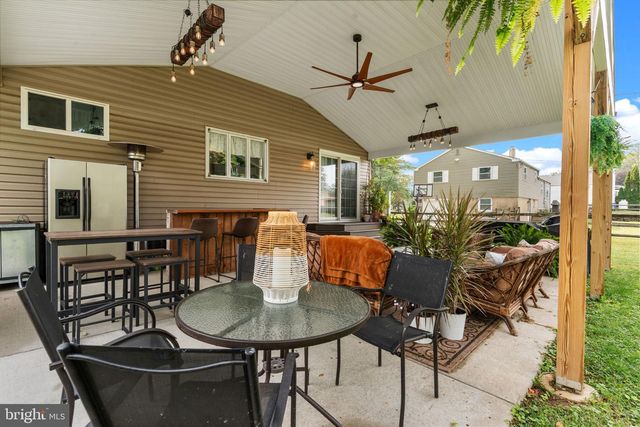 106 HOLLY DR, Hatboro, PA 19040