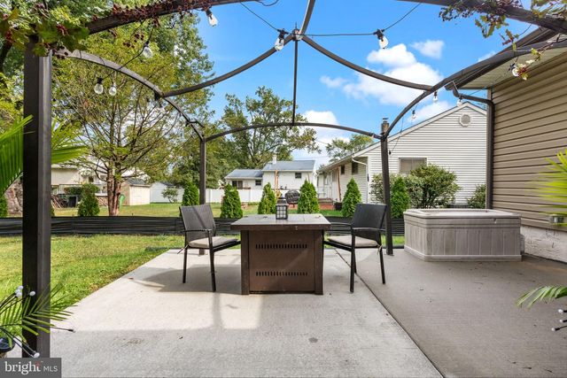 106 HOLLY DR, Hatboro, PA 19040