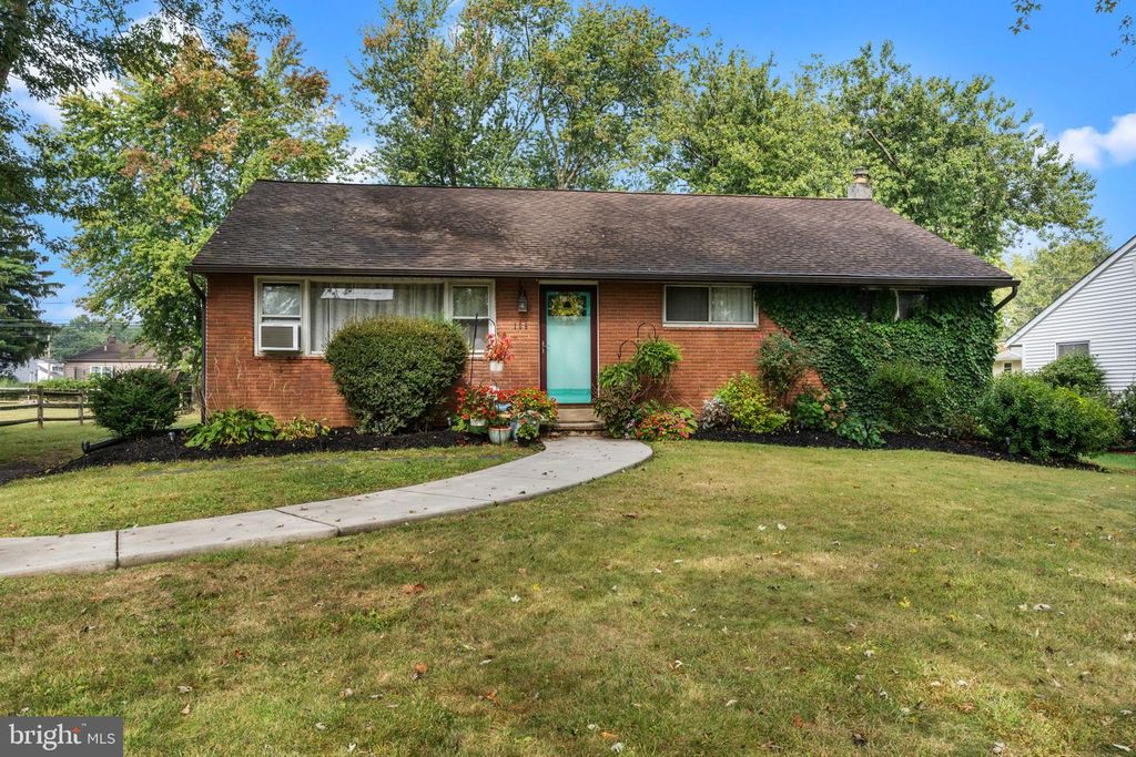 106 HOLLY DR, Hatboro, PA 19040