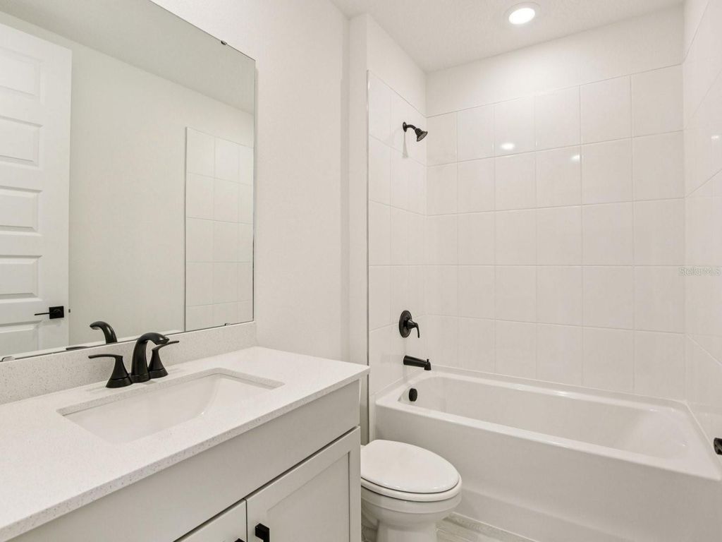 Image 8 of property listing at 14030 KELLY PARK COURT, Parrish, FL 34219