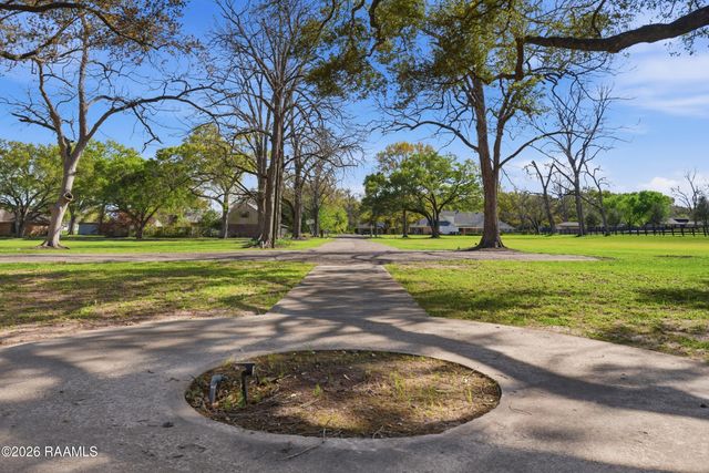 400 Acorn Drive, Lafayette, LA 70507