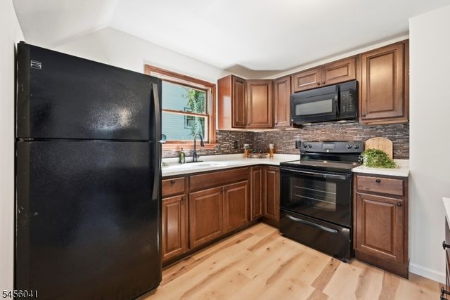 14 Cabin Spring Trl, Byram Twp., NJ 07821