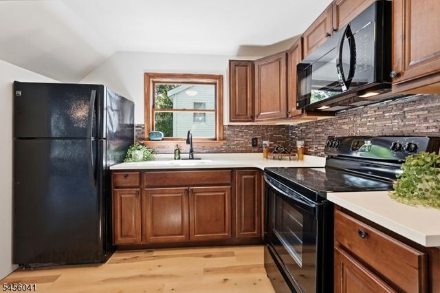 14 Cabin Spring Trl, Byram Twp., NJ 07821