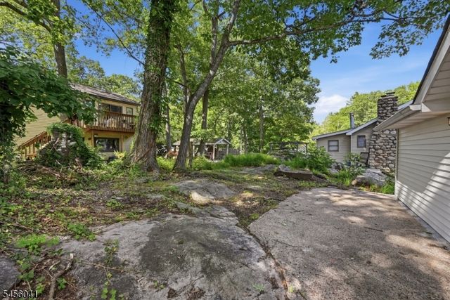 14 Cabin Spring Trl, Byram Twp., NJ 07821