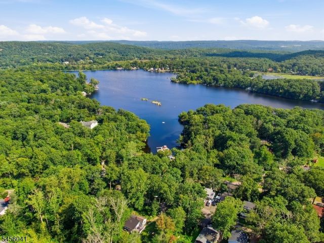 14 Cabin Spring Trl, Byram Twp., NJ 07821