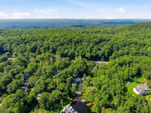 14 Cabin Spring Trl, Byram Twp., NJ 07821