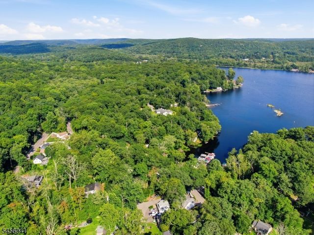 14 Cabin Spring Trl, Byram Twp., NJ 07821