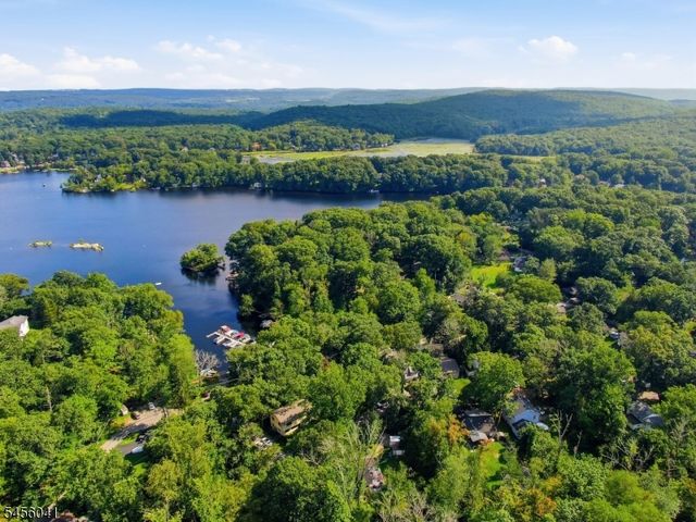 14 Cabin Spring Trl, Byram Twp., NJ 07821