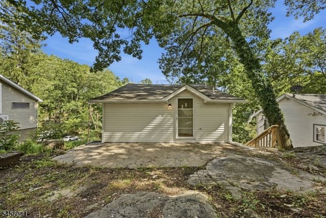 14 Cabin Spring Trl, Byram Twp., NJ 07821