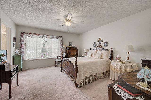 210 Lyndal Lane, Bentonville, AR 72712