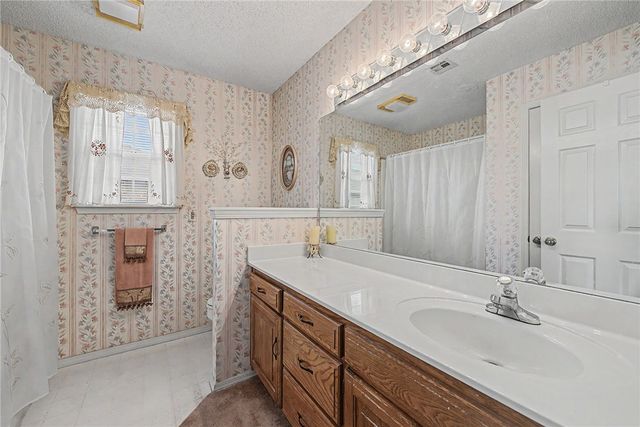 210 Lyndal Lane, Bentonville, AR 72712