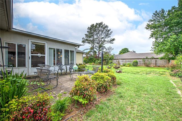 210 Lyndal Lane, Bentonville, AR 72712