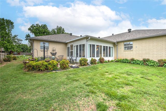 210 Lyndal Lane, Bentonville, AR 72712