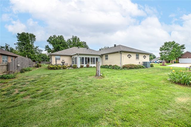 210 Lyndal Lane, Bentonville, AR 72712