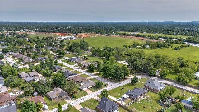 210 Lyndal Lane, Bentonville, AR 72712