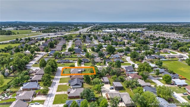 210 Lyndal Lane, Bentonville, AR 72712