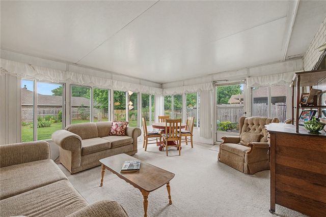 210 Lyndal Lane, Bentonville, AR 72712