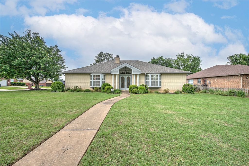 210 Lyndal Lane, Bentonville, AR 72712