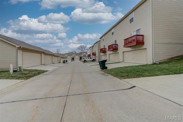 309 Willott Square Drive, St Peters, MO 63376