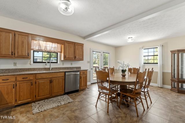 275 West Hills Drive, Mosheim, TN 37818
