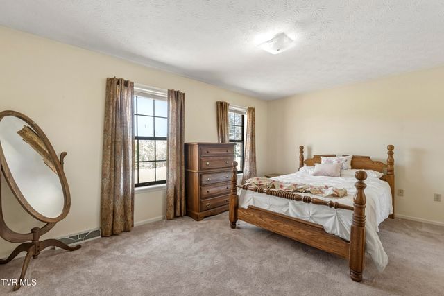 275 West Hills Drive, Mosheim, TN 37818