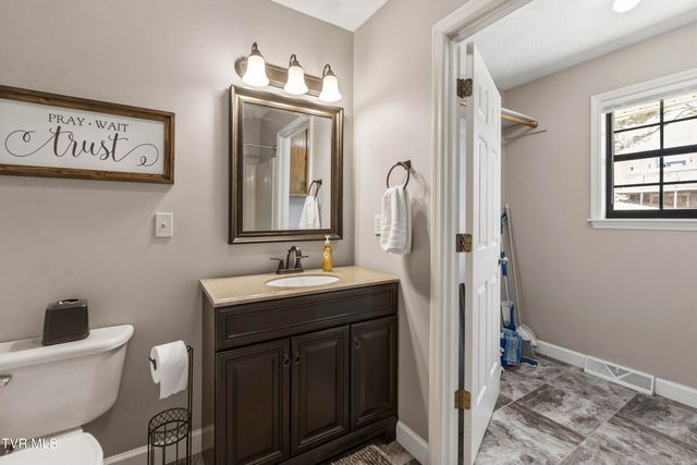 275 West Hills Drive, Mosheim, TN 37818
