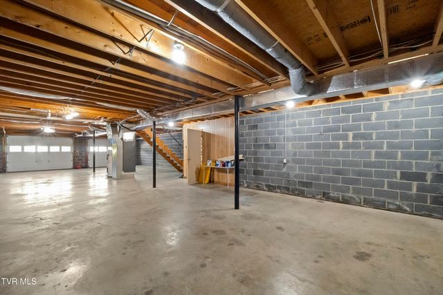 275 West Hills Drive, Mosheim, TN 37818