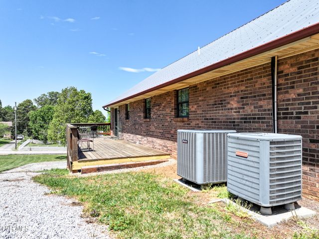 275 West Hills Drive, Mosheim, TN 37818