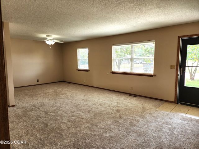 2419 Montana Pl, Joplin, MO 64804