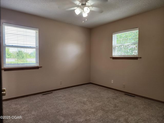 2419 Montana Pl, Joplin, MO 64804