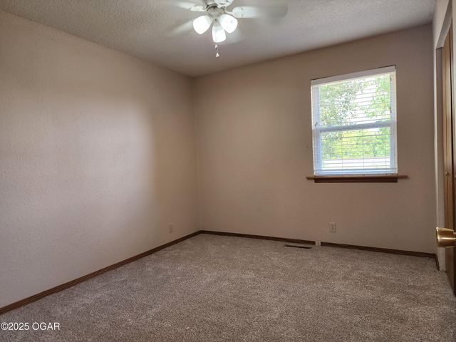 2419 Montana Pl, Joplin, MO 64804