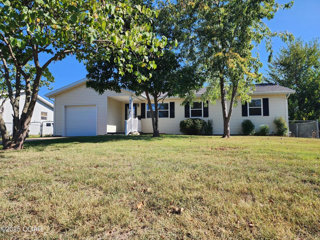 2419 Montana Pl, Joplin, MO 64804