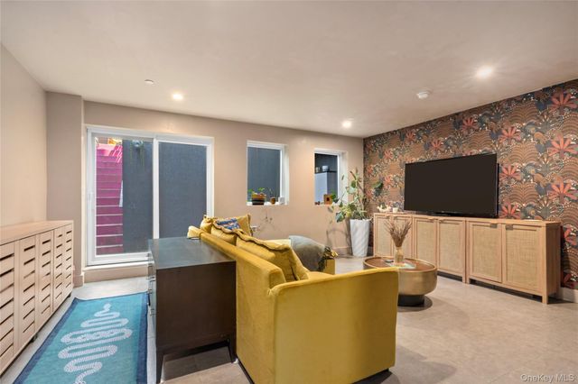 491 Monroe Street 1B, Brooklyn, NY 11221