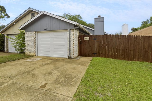 3324 Green Ridge Street, Fort Worth, TX 76133