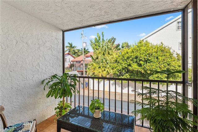 995 9th AVE S # 5, Naples, FL 34102