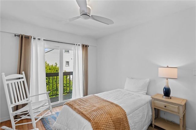 995 9th AVE S # 5, Naples, FL 34102